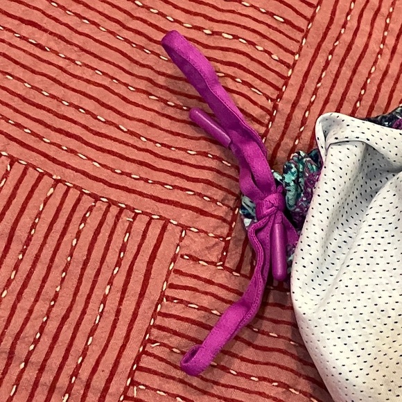 Fabletics Women’s snakeskin print exercise / Tank Top with built in sports bra - Picture 9 of 12